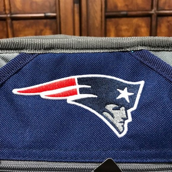 New England Patriots Embroidered Insulated Tote Cooler and 5 Pack Click Pen Set - Picture 4 of 16